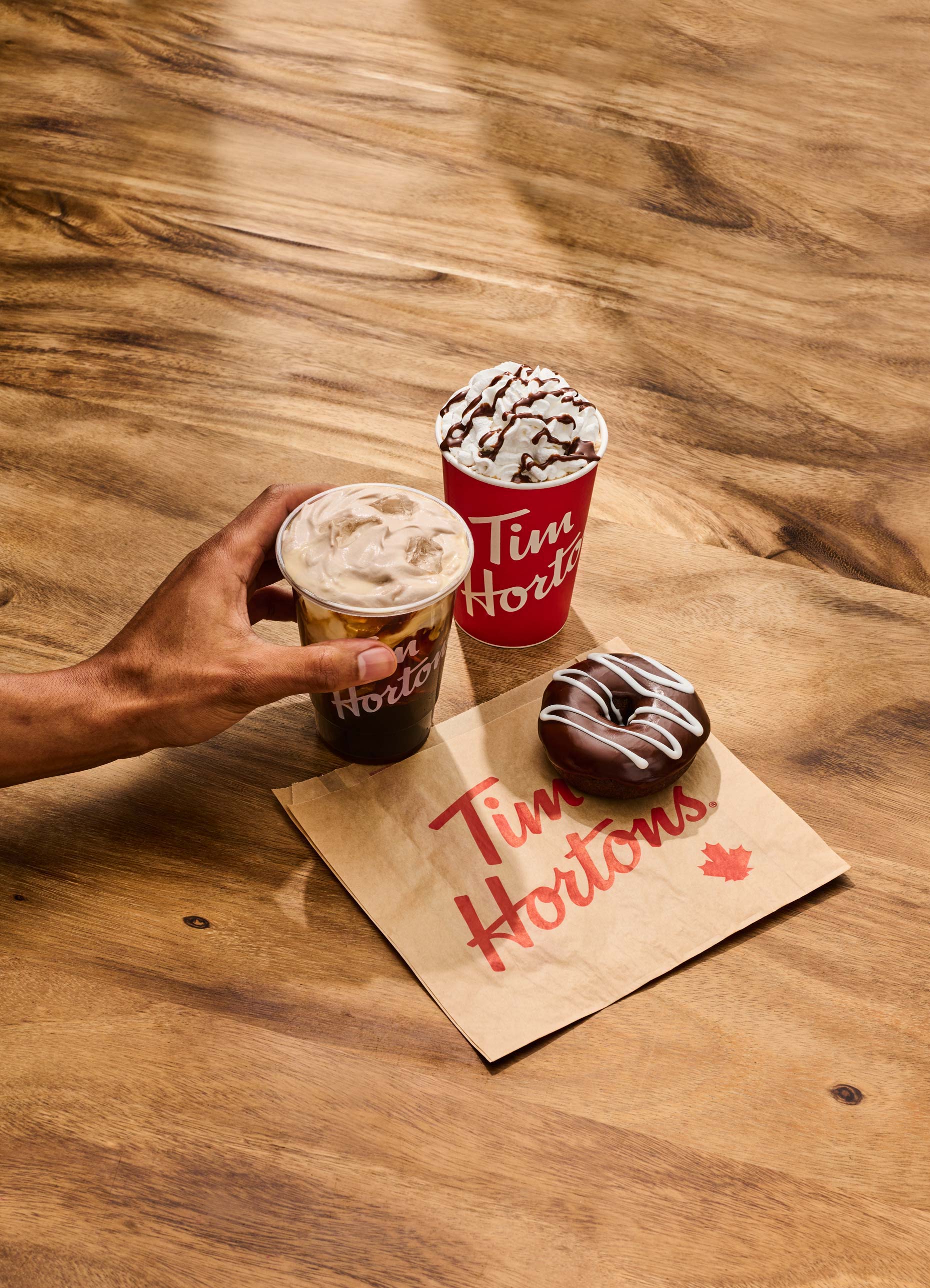 TimHortons_006_OA_BW_Drink_Iced_Beauty_0308_Group